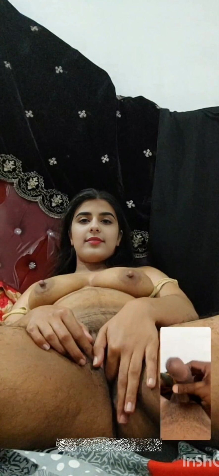 Naughty_Sana: Schattig tienermeisje voor haar vriendje op vodeo-oproep live sekschat