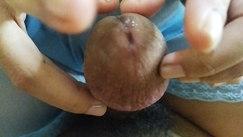 Lovely hairy pussy: Tukang pijat cantik lagi asik mainin memeknya sebelum aku