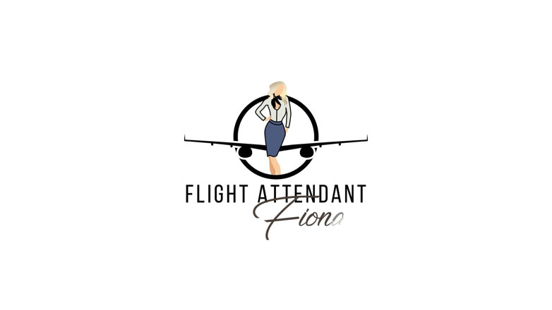 Flight Attendant Fiona: Divertimento in vasca con un dildo
