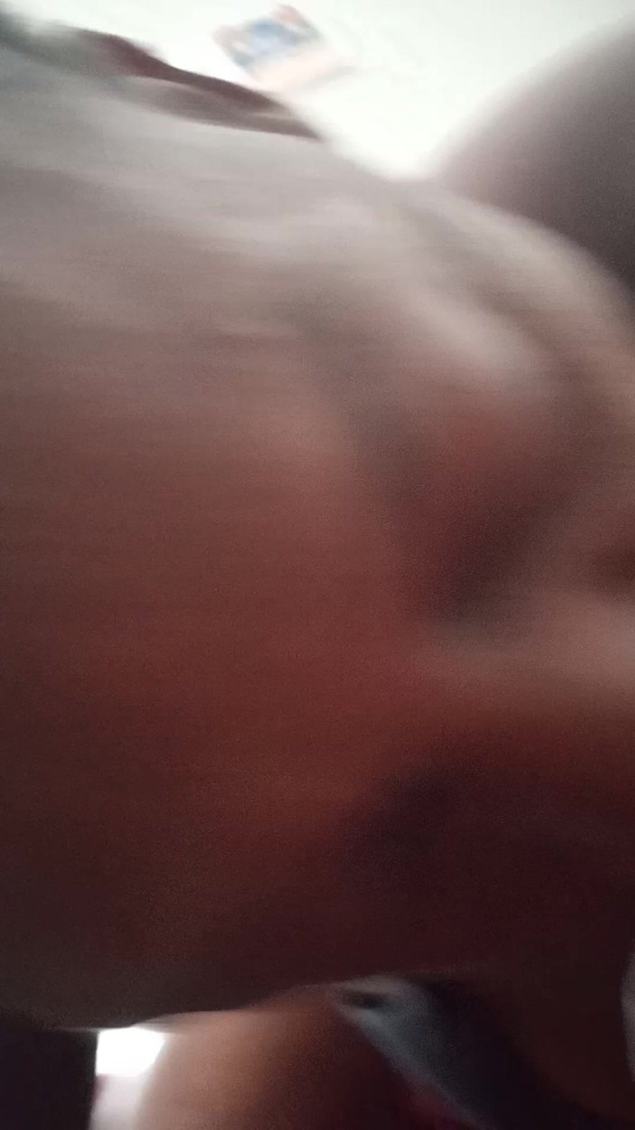 Lola Tha Pink Bunny: Vakuumlippen lutschen den bonbon sofort