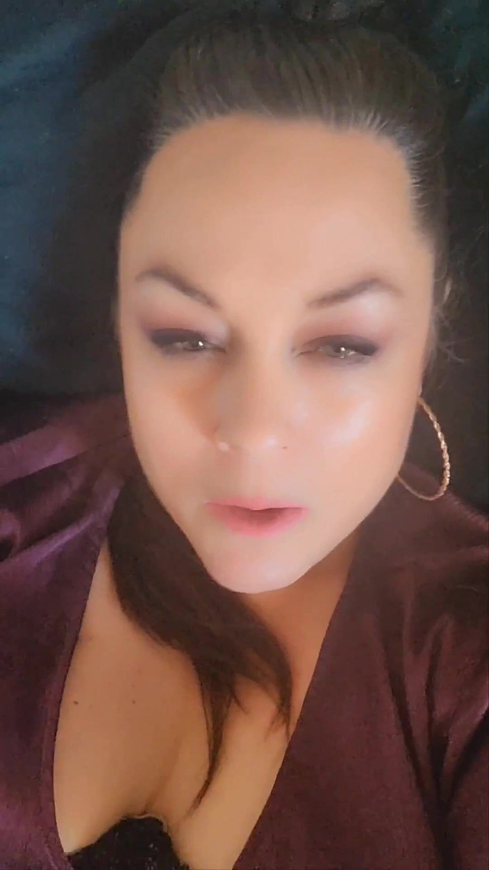 Bellacarina94: Ngentot memekku pakai dildo sampai aku muncrat enak banget