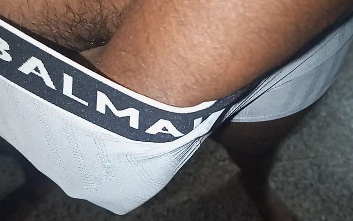 Sweet Indian cock: Бхабхі Джі дезі чистить волосся в будинку