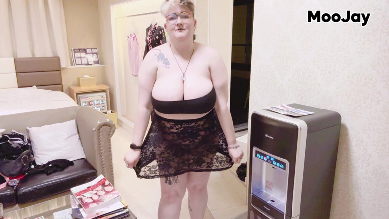 Moo Jay: POV 롤플레이: 그녀의 옷이 창녀인지 확인하고 싶어하는 룸레이트