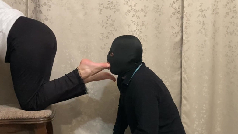 Niki studio: Ignoring Her Foot Slave - Foot Worship