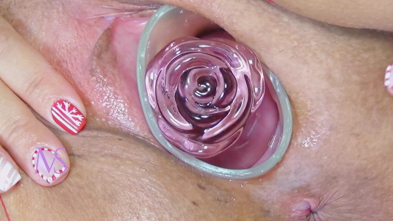 Maya Simons: Introduciendo Dildo Rosa De Cuencas Rosa De 4.5 Cm