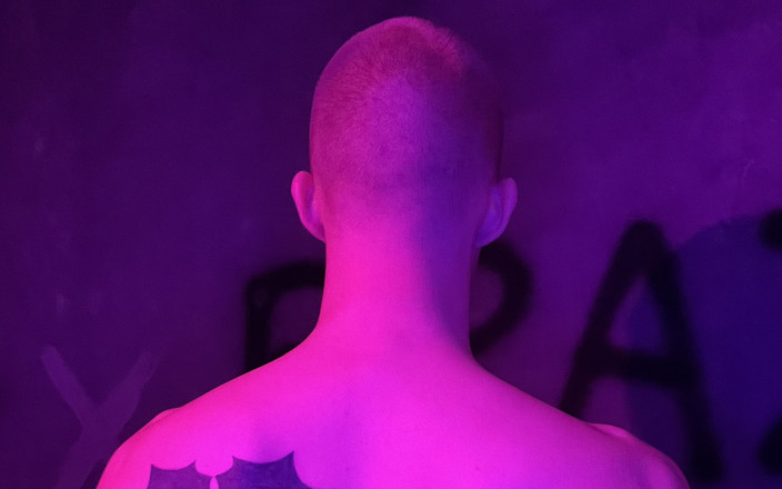 Tolyadar: Schöner junge tolyadar