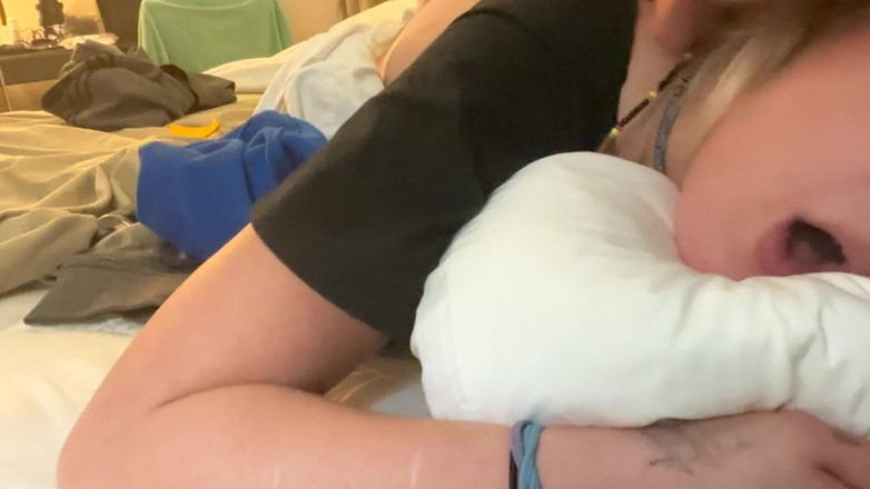 Alpha stud 4 u: Follando la critica por detrás, con el culo en el...