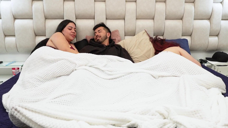 Jennie sweet: Film Gecesi Üvey Kızım Ve Erkek Arkadaşıyla Vahşi Seksle Sona Eriyor