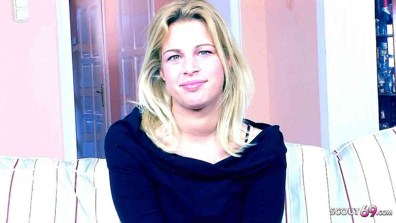 Full porn collection: Nettes teen 18, harter sex-MMf-dreier auf castingcouch