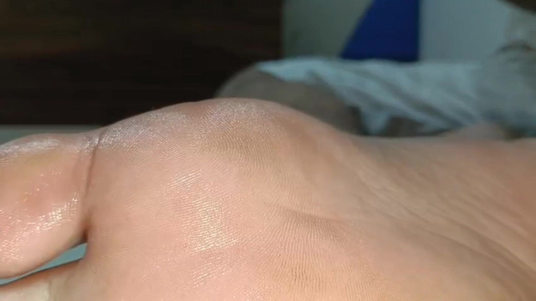 Fetish guys: Naolejovaný Solo Smooth Foot Fetiš Tease