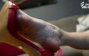 Czech Soles - foot fetish content: Zeer hoge hakken bungelend en sexy kleine voeten