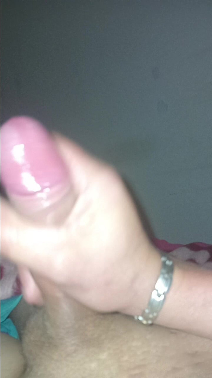 ELFIE33: 자지를 빨아주는 18세 소녀