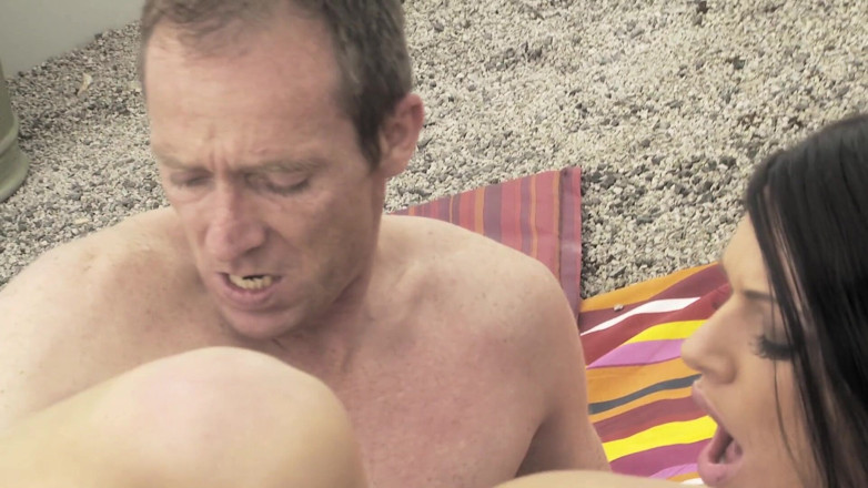 My Porn King: Dakactie met brunette met grote tieten