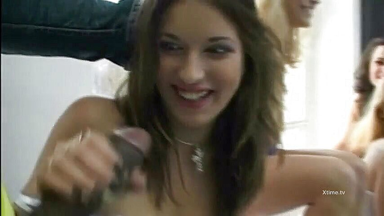 Monster Cocks: Rocco와 그의 친구는 많은 소녀들과 놀고