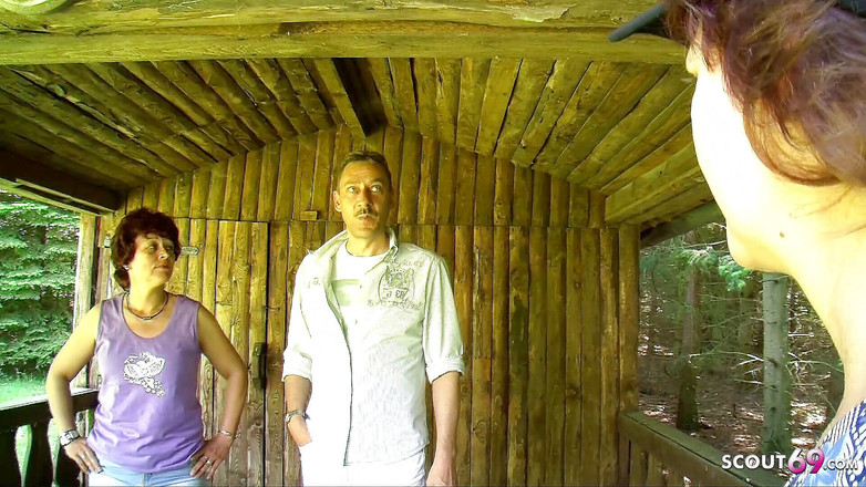 Full porn collection: Duits stel wordt uitgenodigd voor een trio door een vreemde...