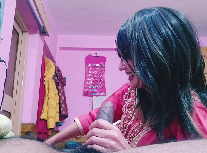 Bolly Karma: O mamă sexy drăguță atinge pula și se joacă în timp ce...