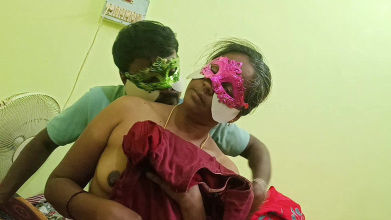 Hotmahi: 최고의 인도 로맨스. 사랑의 궁극적 인 절정을 느낄 수있는 끝까지 시계!