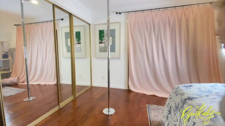 RyanKeely: Gruesa milf twerks en el polo stripper en jeans - Ryan...