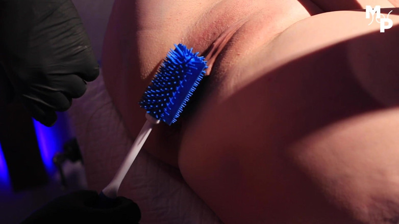 Marcus Pollack: Brush out her holes