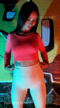 Sexy Veřejné Obnažování a Neonová Noční Zábava
