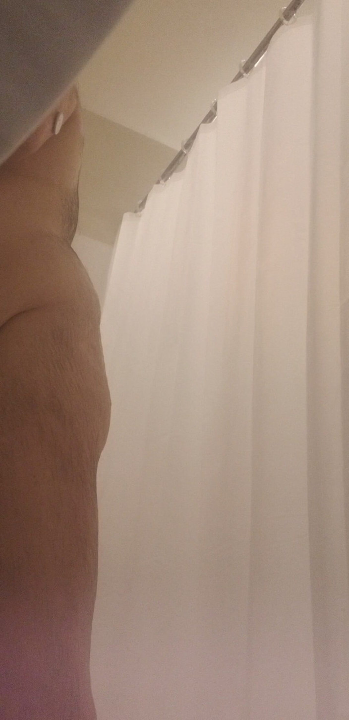 Caressonnous: Tot la duș 4K