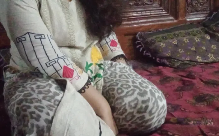House 3: Fucked the Cock-thirsty Aunty with Hot Body
