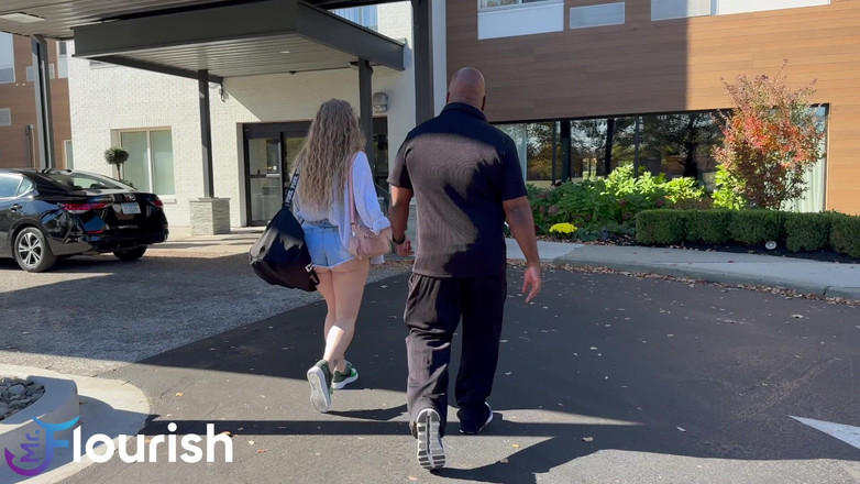 Mr Flourish Live: Ivy požádala Mrflourishe, aby se s ní setkal v hotelu