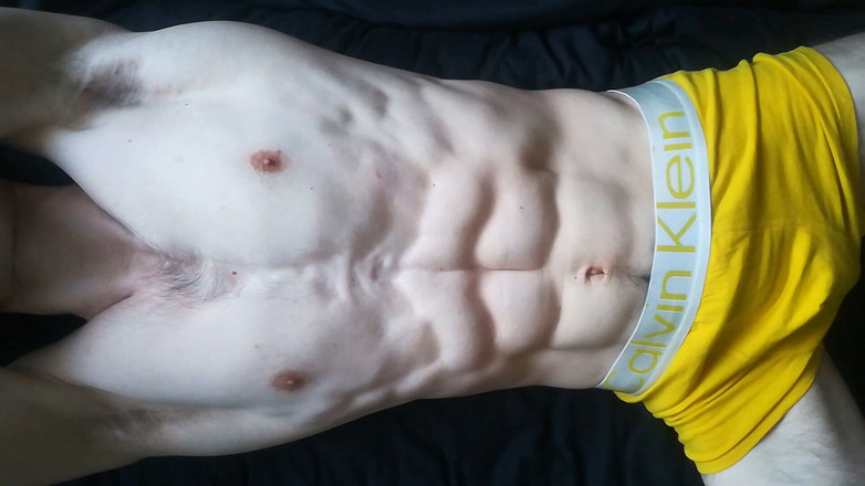 RondoRoy: Jock sexy își flexează mușchii și se satisface