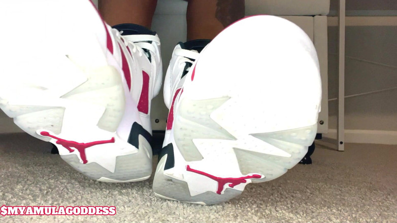 Mya Mula Goddess: Sneaker Bitch