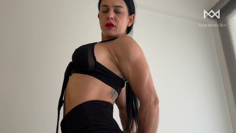 Angelmuscles: Lezione di anatomia, bicipite, spalle, ed uno studente molto distratto...
