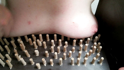Bouncy Tits Action: Macchina per punire tette