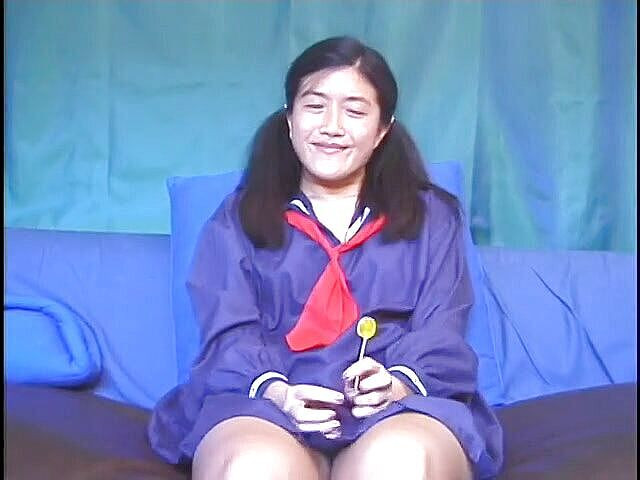 Cumming Soon: Menina asiática cavalga pau grande