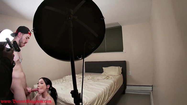 Peter's Kingdom: 19 år gammal brud med perfekt kropp första gången på kameran...