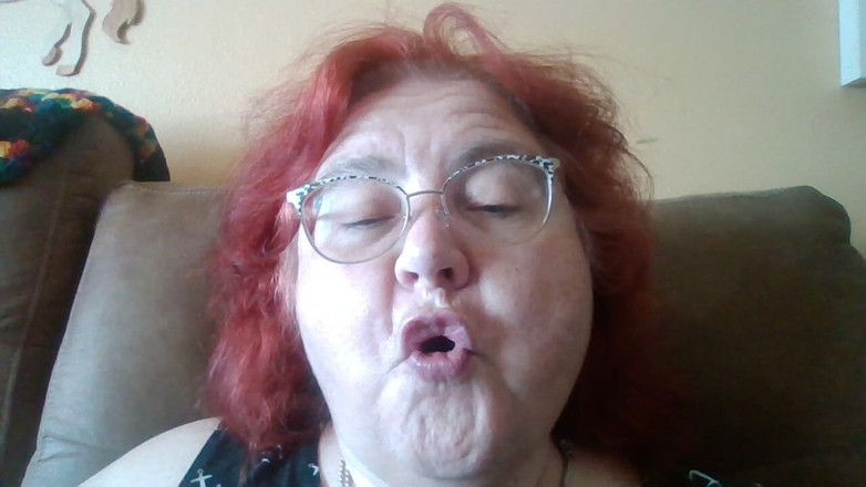 BBW nurse Vicki adventures with friends: 私がキスをするような音を立てて、私がそれをするのを見ることができるビデオをリクエストしました