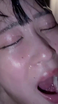 Gカップの看護師は、飽くなき食欲と忘れられない魅力で皆を驚かせた
