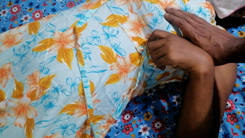 Sweety In Bed: Bu güzel ateşli desi Asyalı kadın ıslak vajina büyüleyici bir tadı...