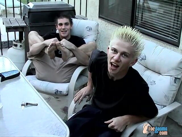 Toegasms: 与异性恋男孩的乱脚乐趣