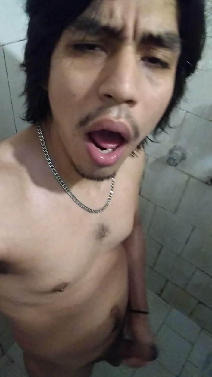 AlexAlejandro13: Guardami mentre lo tiro attraverso l'acqua