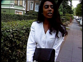 Lucky Cooch: Sexy ebenová kočka na venkovním rozhovoru