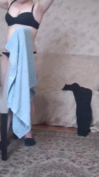 Ma copine vient dans ma chambre et on baise