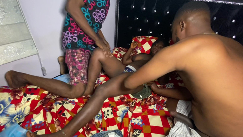 Funfor10k straight videos only: Pelacur semok ini dientot habis-habisan sama kontol besar sampai dicrot...