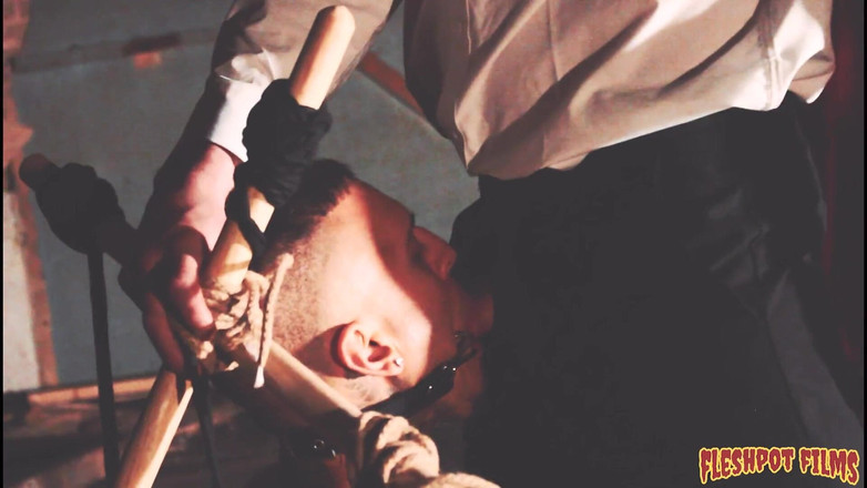 Fleshpot films: Spectacol cu marionete carne