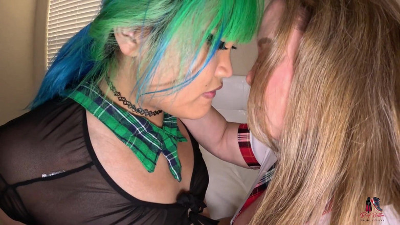 Reds Trans Stars: Trans ve cis kız oda arkadaşı oyun zamanı