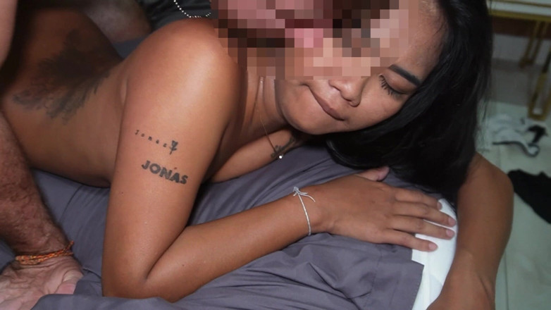 Blond_withasian: 섹시한 아시아 10대가 거대한 자지에 시달리며 입에 정액을 넣다