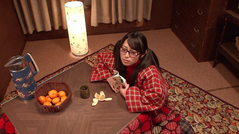 Solo Japanese: कमसिन एशियाई लड़की के साथ हॉट एकल दृश्य