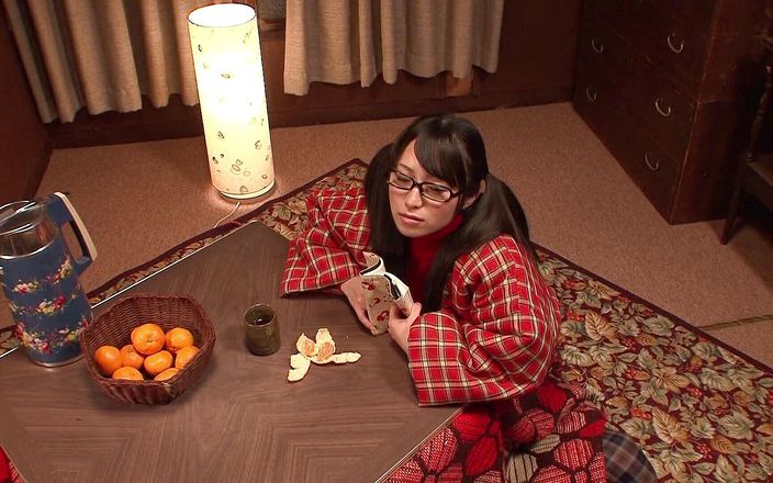 Solo Japanese: कमसिन एशियाई लड़की के साथ हॉट एकल दृश्य