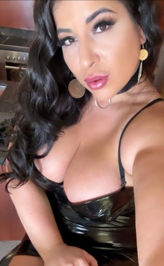 LadyAyse5: Servir la meilleure déesse turque !