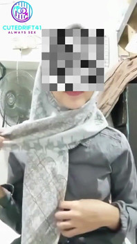 Büyük memeli Endonezyalı tesettürlü porno