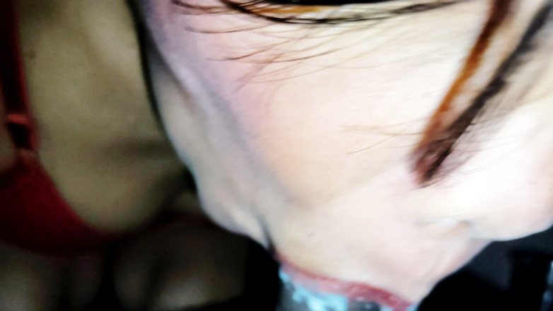 Ayesha_MirzaXPro: Primer plano mamada garganta profunda con enorme facial