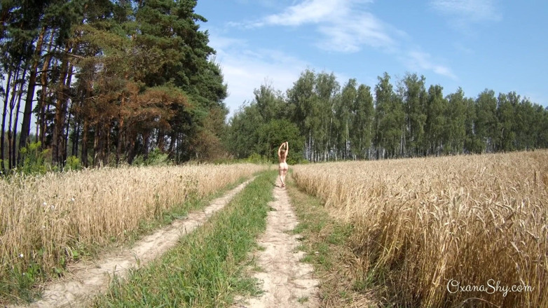 MILF Oxana: Rough fucking in sunflowers!